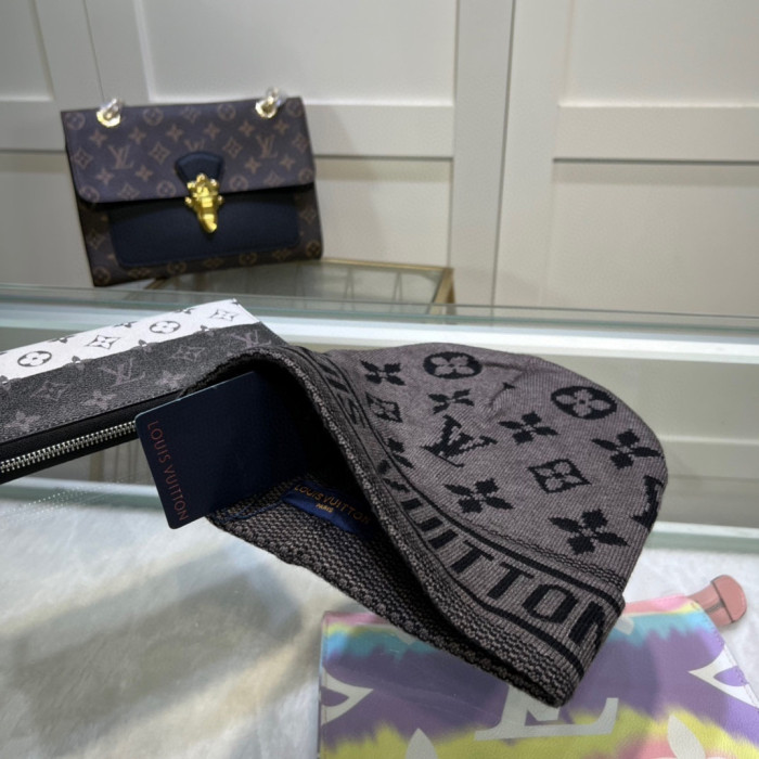 LV hat60