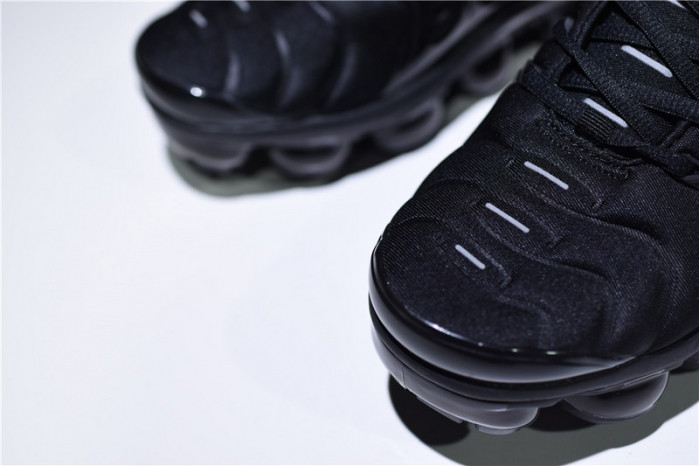 nike air vapormax plus triple black 924453-004