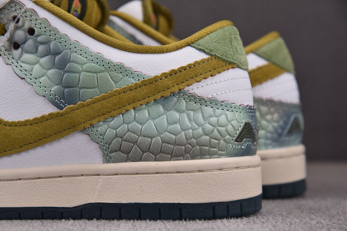Nike SB Dunk Low Alexis Sablone Chameleon HJ3386-300