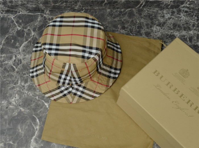 Burber*y CAP67