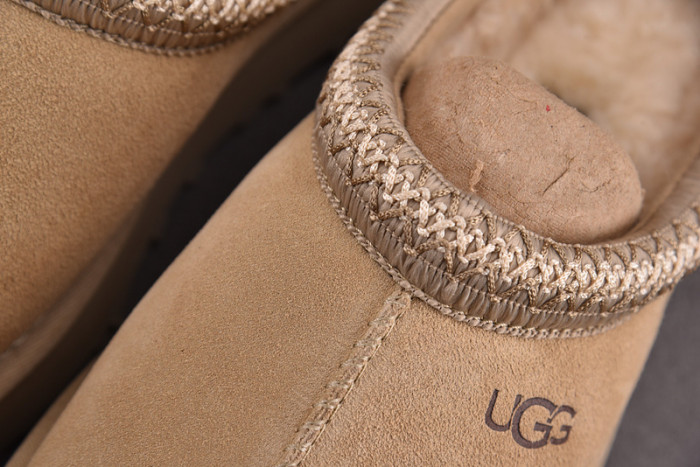 UGG SANDALS 8