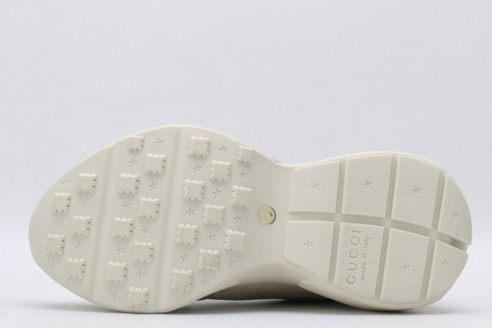 G*u*i* trainer sneaker9