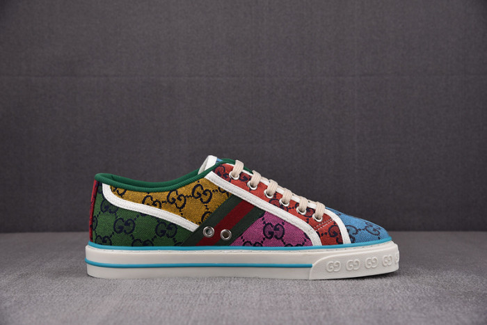 G*u*i* trainer sneaker96