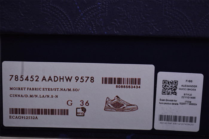 G*u*i* trainer sneaker102