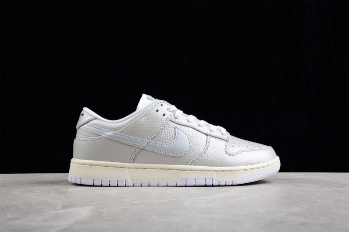 nike dunk low metallic silver dx3197-095